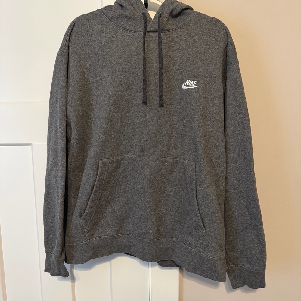 Nike Men's Charcoal Gray Pullover Hoodie with White Swoosh
